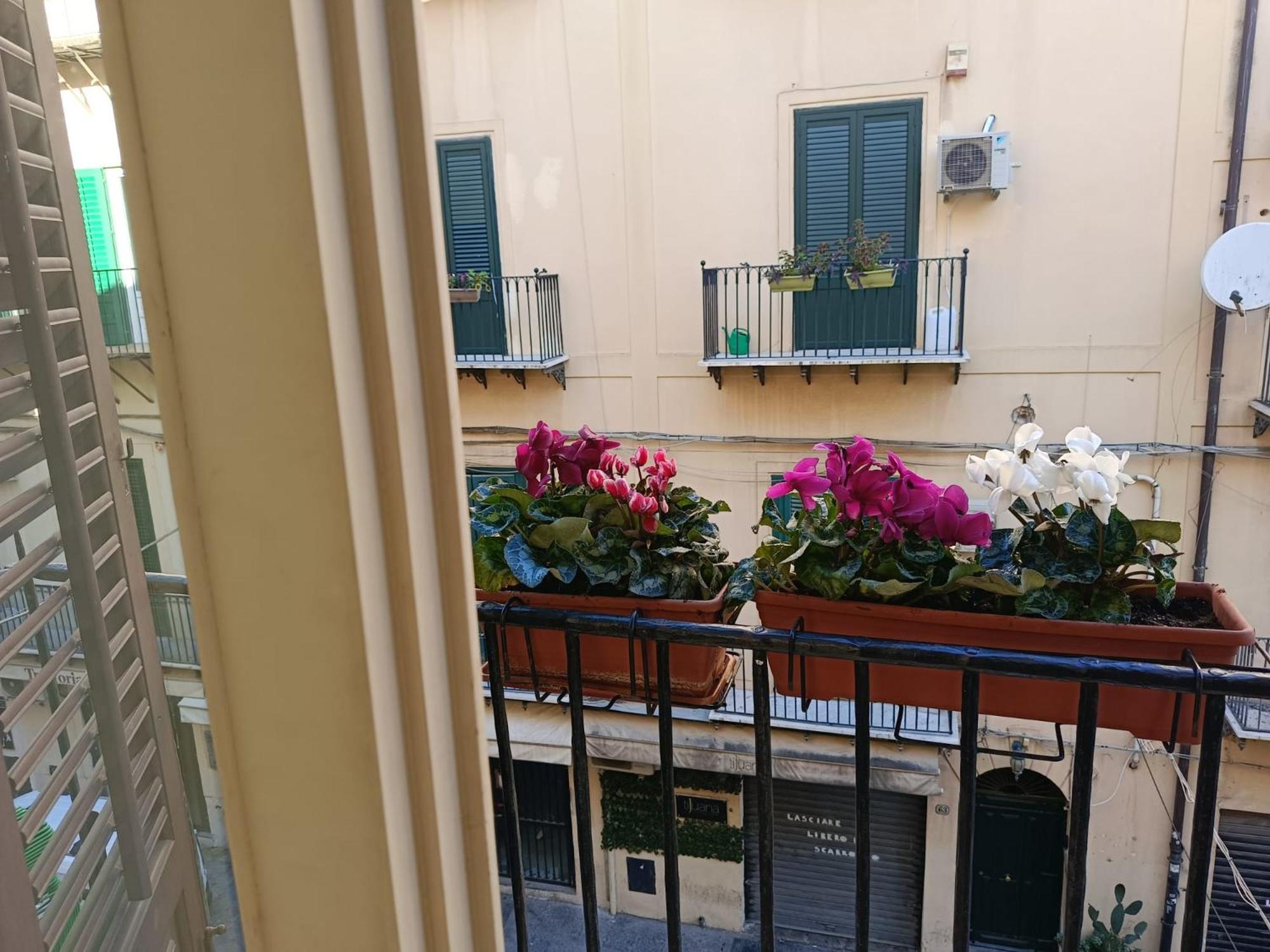 We # Are Ai Cassarelli Apartamento Palermo Exterior foto